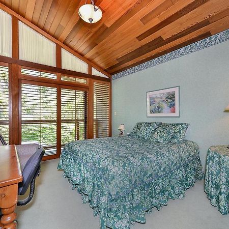Oceanside Lodge Saanich Inlet North Saanich المظهر الخارجي الصورة