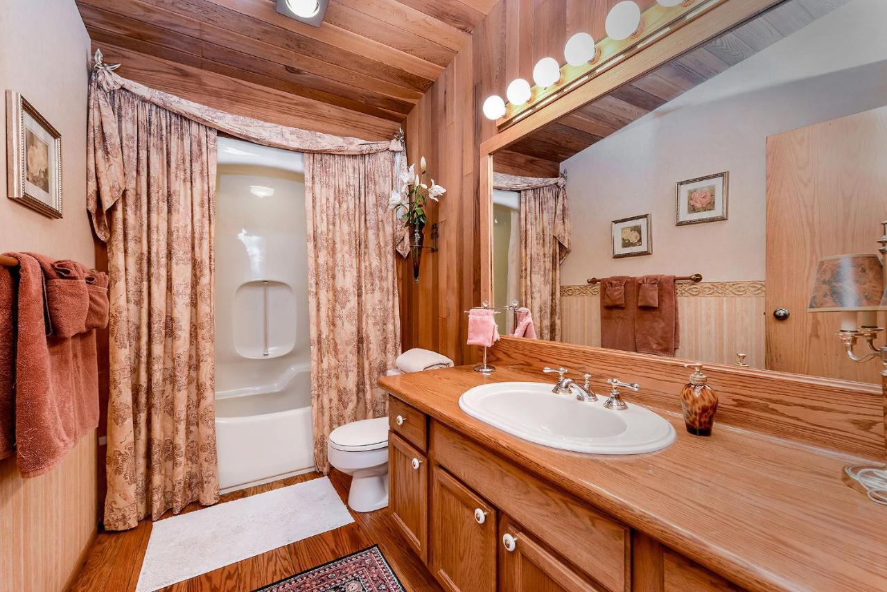 Oceanside Lodge Saanich Inlet North Saanich المظهر الخارجي الصورة