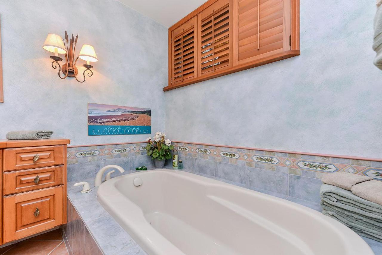 Oceanside Lodge Saanich Inlet North Saanich المظهر الخارجي الصورة